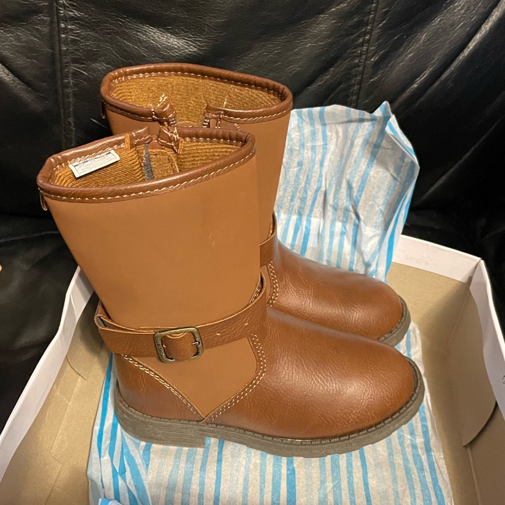 Brand new Carters toddler size 9 boots !!